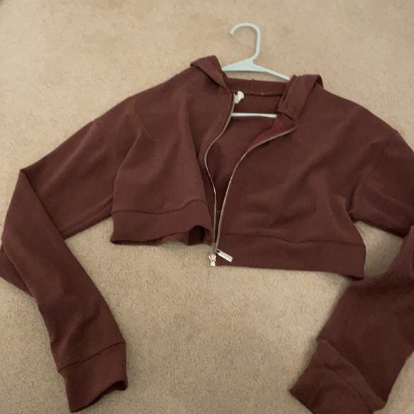 Cropped maroon sweat shirt. US size XS - Picture 3 of 3
